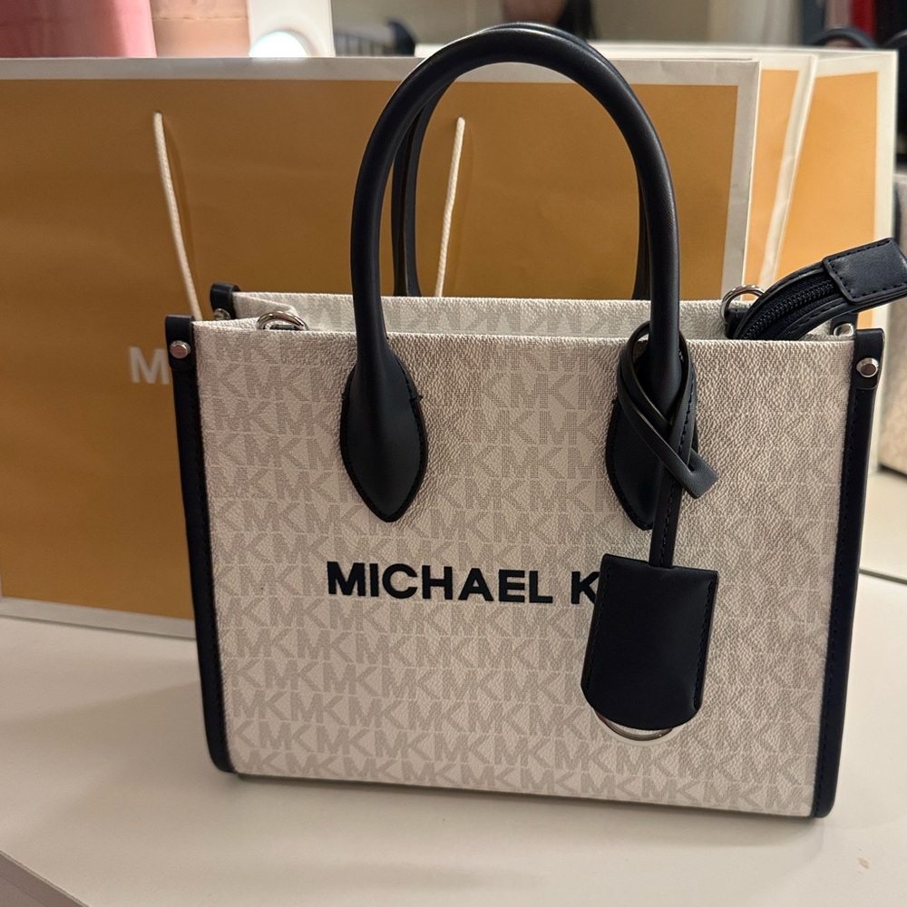Elegant Michael Kors handbag ( Navy Blue/ White/ Grey )